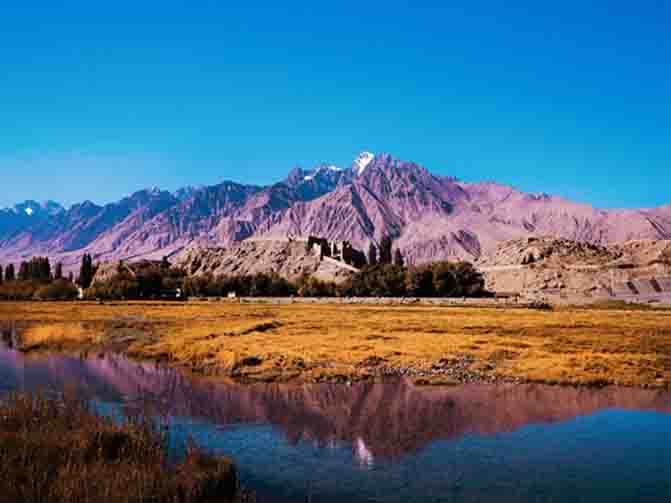 柏孜克里克石窟：崖壁上的丝路传奇，穿越千年的艺术凝望